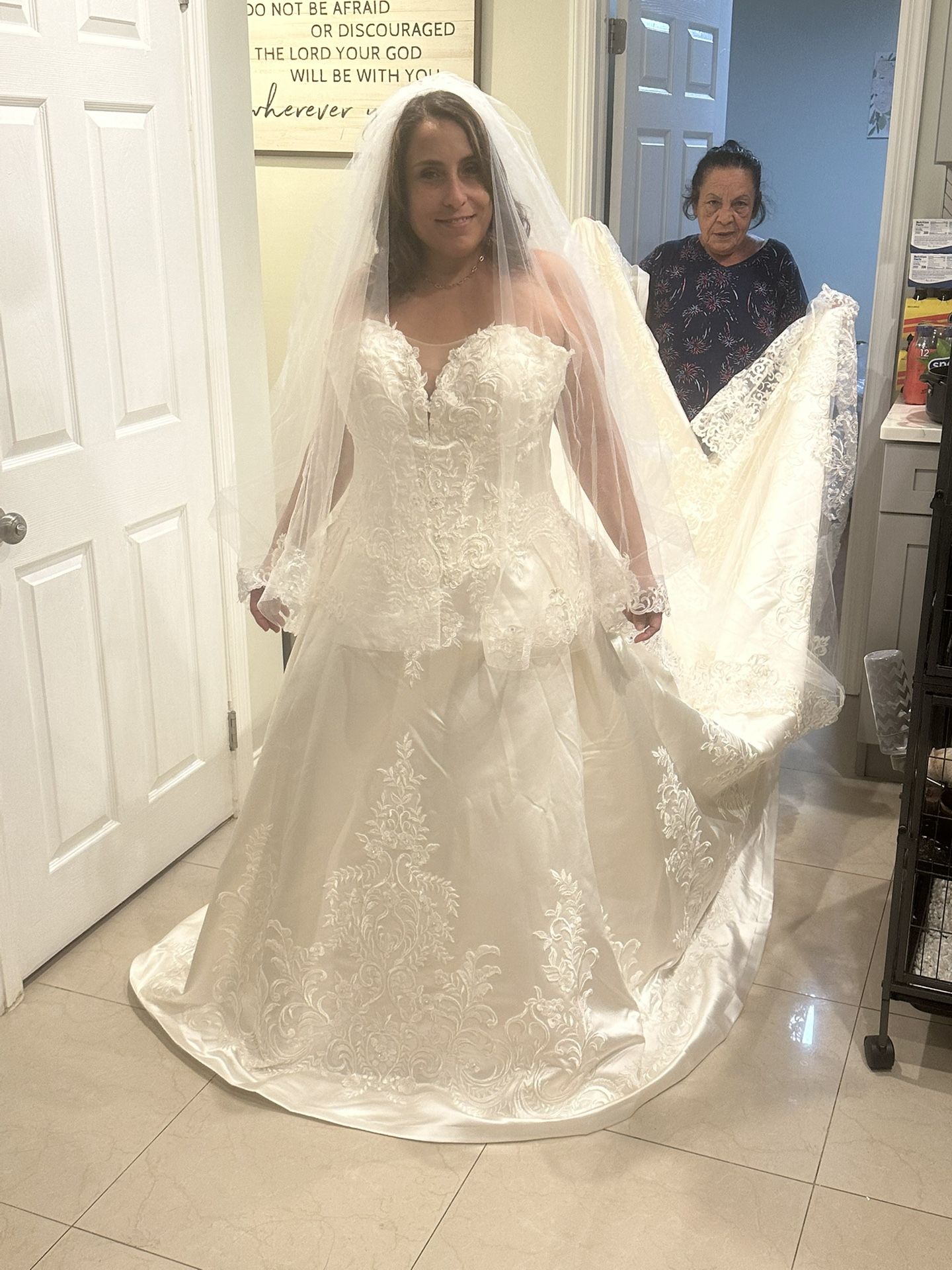 Brand new Wedding Dress Never Used