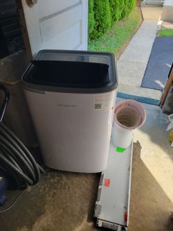 Frigidaire 10k btu portable air conditioner,like new.