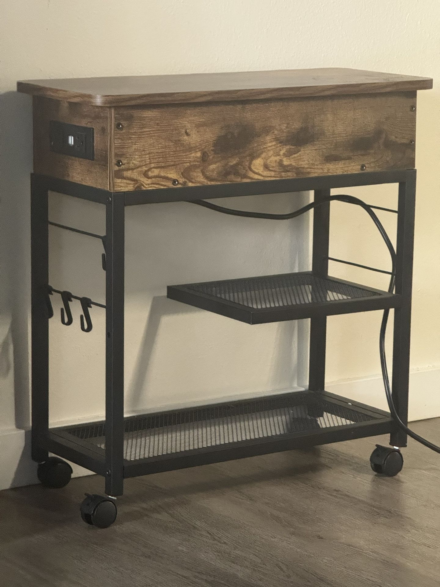 Small Side Table Flip Top Charging Unit