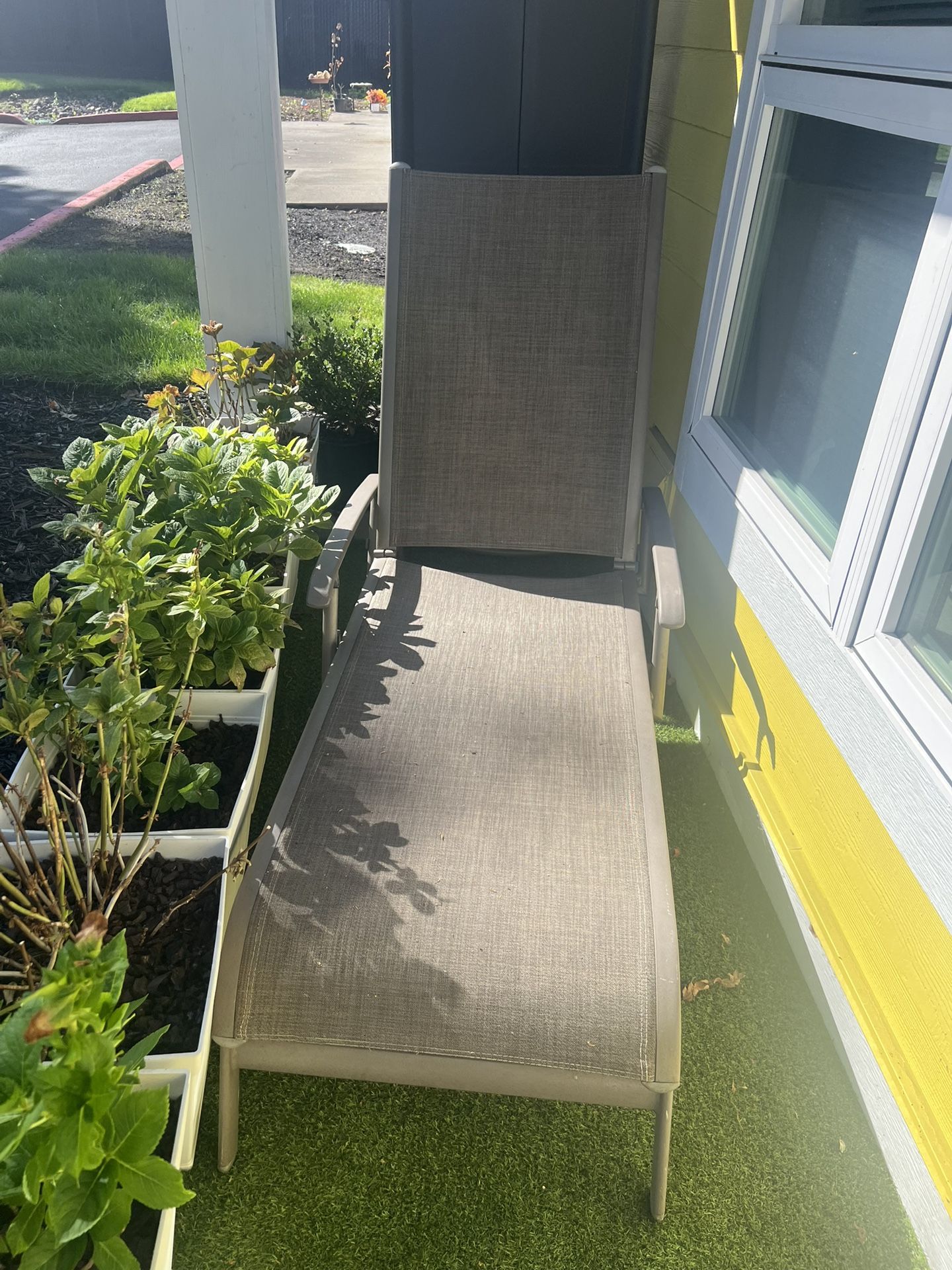 Beige, Extra Large Outdoor Reclining Chair 