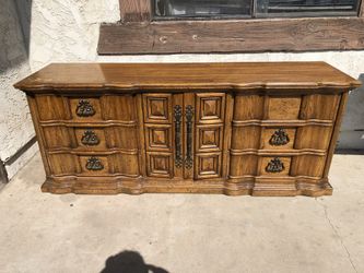 Bedroom Dresser Comes With 2 Night Stands .