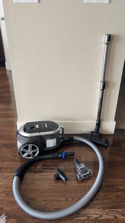 Canister vacuum Eureka