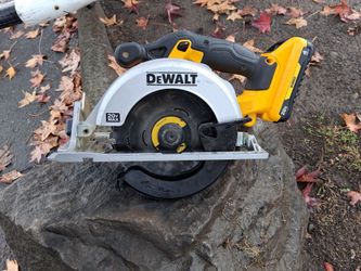 Dewalt Skill Saw cordless  20V bat included