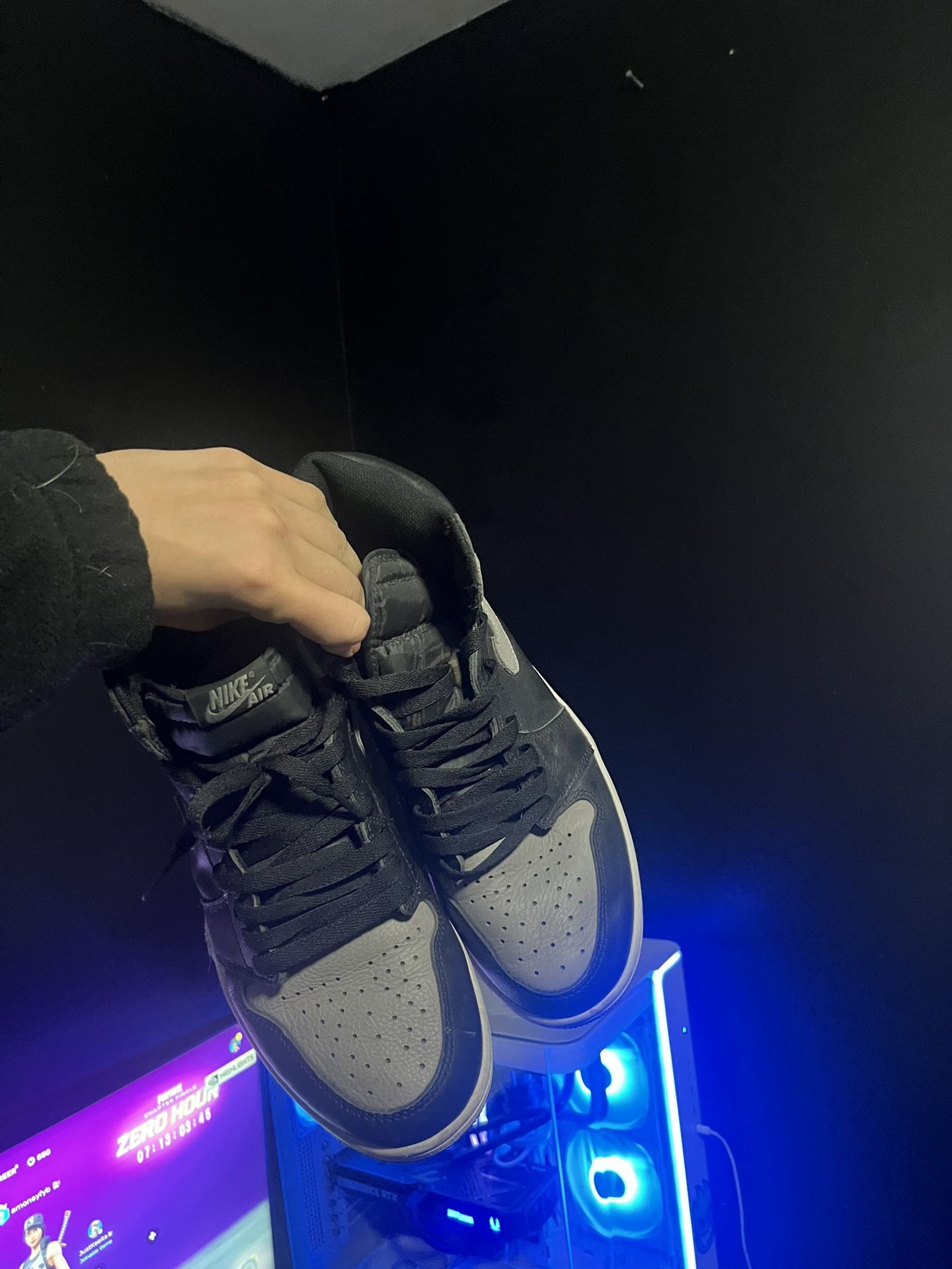 Jordan 1 Retro High OG “Shadow” 2018