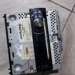 Alpine CDE-100 CD Receiver 