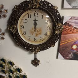 Round Wall Clock
