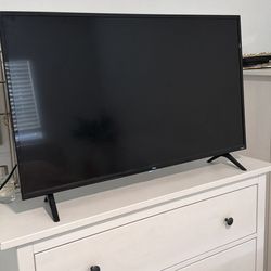 35.5” Roku TV