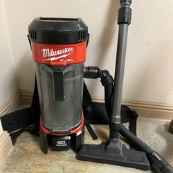 Milwaukee Vacuum With 12.0 Battery Included 