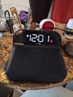 iHome Cordless Charger And Alarm Clock 