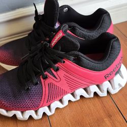 Reebok Zigtech size 9 shoes