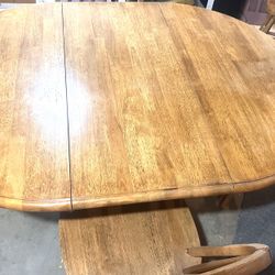 Windsor Oak Dining Room Table And Chairs 
