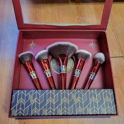 Wonder Woman Makeup Brush Set