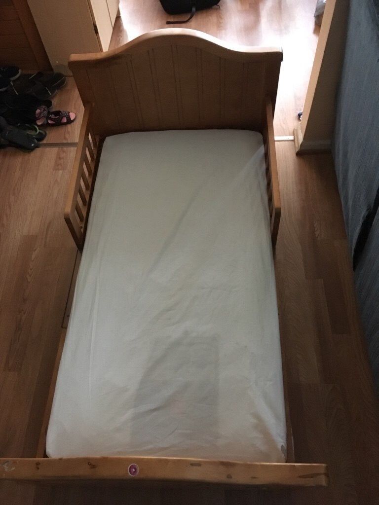 Toddler bed