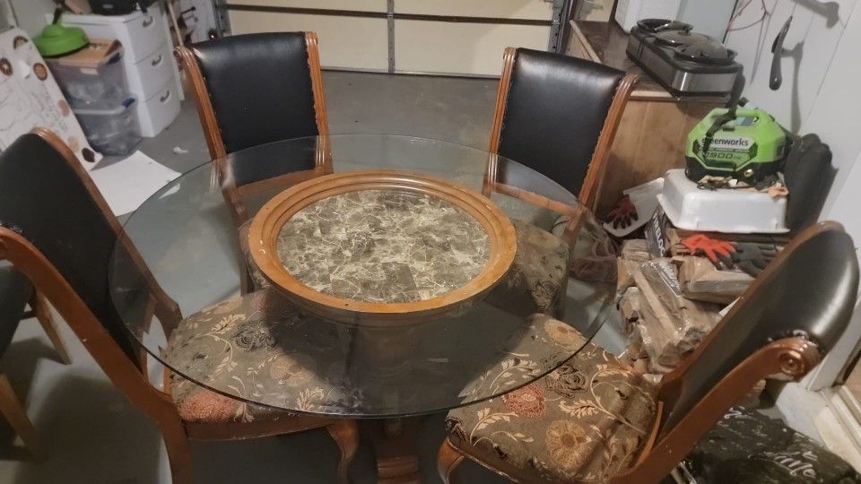 Dining Table w/4 Chairs