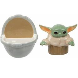 Star Wars Disney Mandalorian The Child Ceramic Salt and Pepper Shakers NEW