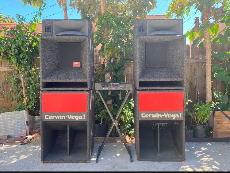 CERWIN VEGA+1 CROWN AMP
