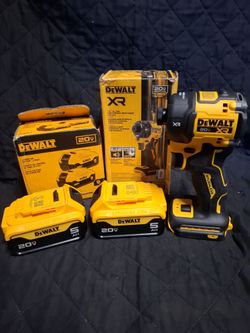 DeWALT XR 20v IMPACT DRIVER & X2 BATTERY SET