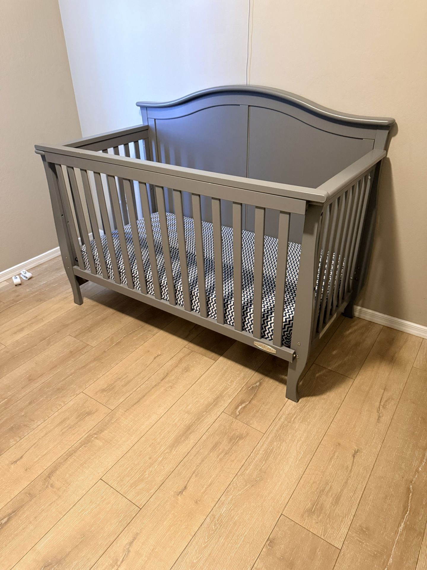 Camden 4 - 1 Convertible Baby Crib