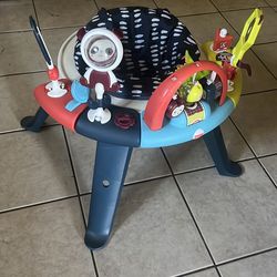 Baby’s playing seat