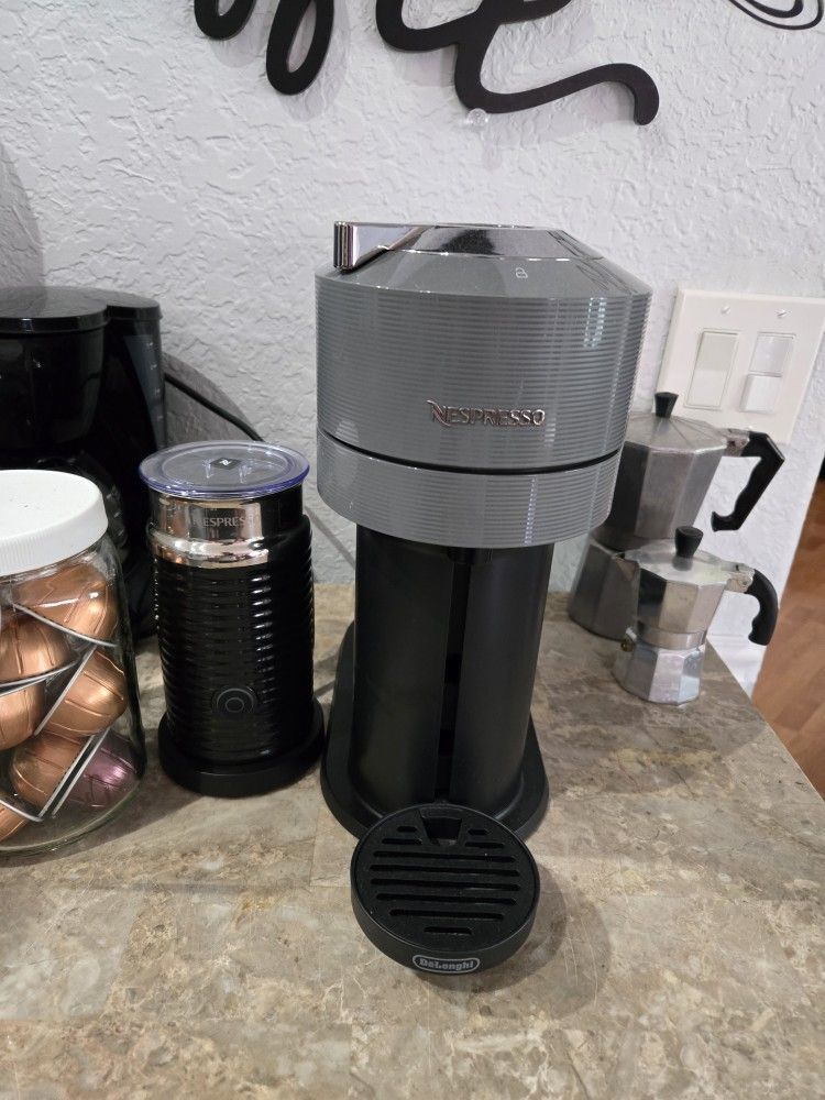 It's an excellent condition, the espresso machine, just use it about three or four times and Come With 60 Or 70 Coffee Cup