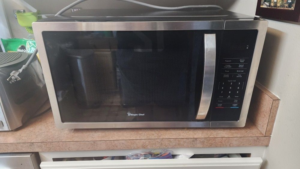 Magic Chef 1000W microwave