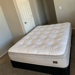 QUEEN CHATTAM AND WELLS MATTRESS AND FREE BOX SPRING