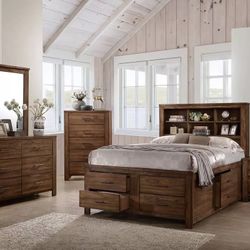 Queen Bed
Underbed Drawer / Mattress Included.  🟨  Cama Queen Size / Colchon Incluido 