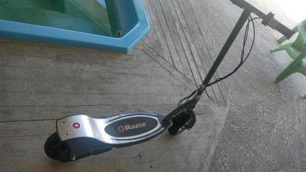 Razor E200 Electric Scooter,just needs a new battery