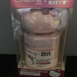 Creme Shop Hello Kitty Spa Gift Set Sugar Body Scrub  Bath Bomb Beauty