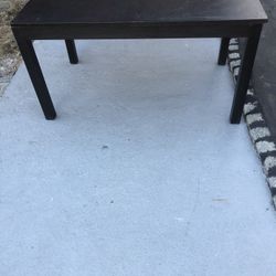 Very Good Condition Dinner Table 