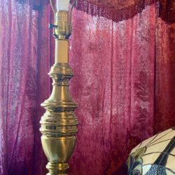 Only One ANTIQUE-VINTAGE LEVITON SOLID BRASS TABLE LAMP