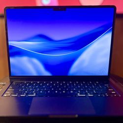 MacBook Air M2 2022 16GB (Excellent Condition)!