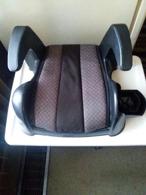 COSCO BOOSTER CAR SEAT $10.00 OBO.