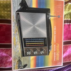 Vintage AM/FM Realtone Radio