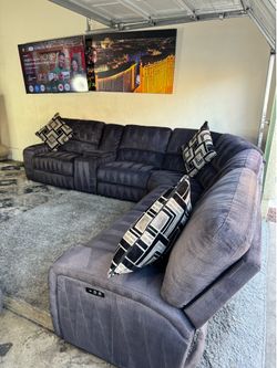 * Like New * Ashley Furniture 6pc Electric Recliner Sectional ( Free Delivery )