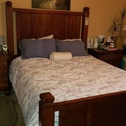 Queen Bed Frame - Headboard - Footboard - Cherry finish