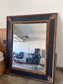 Decorative wall mirror