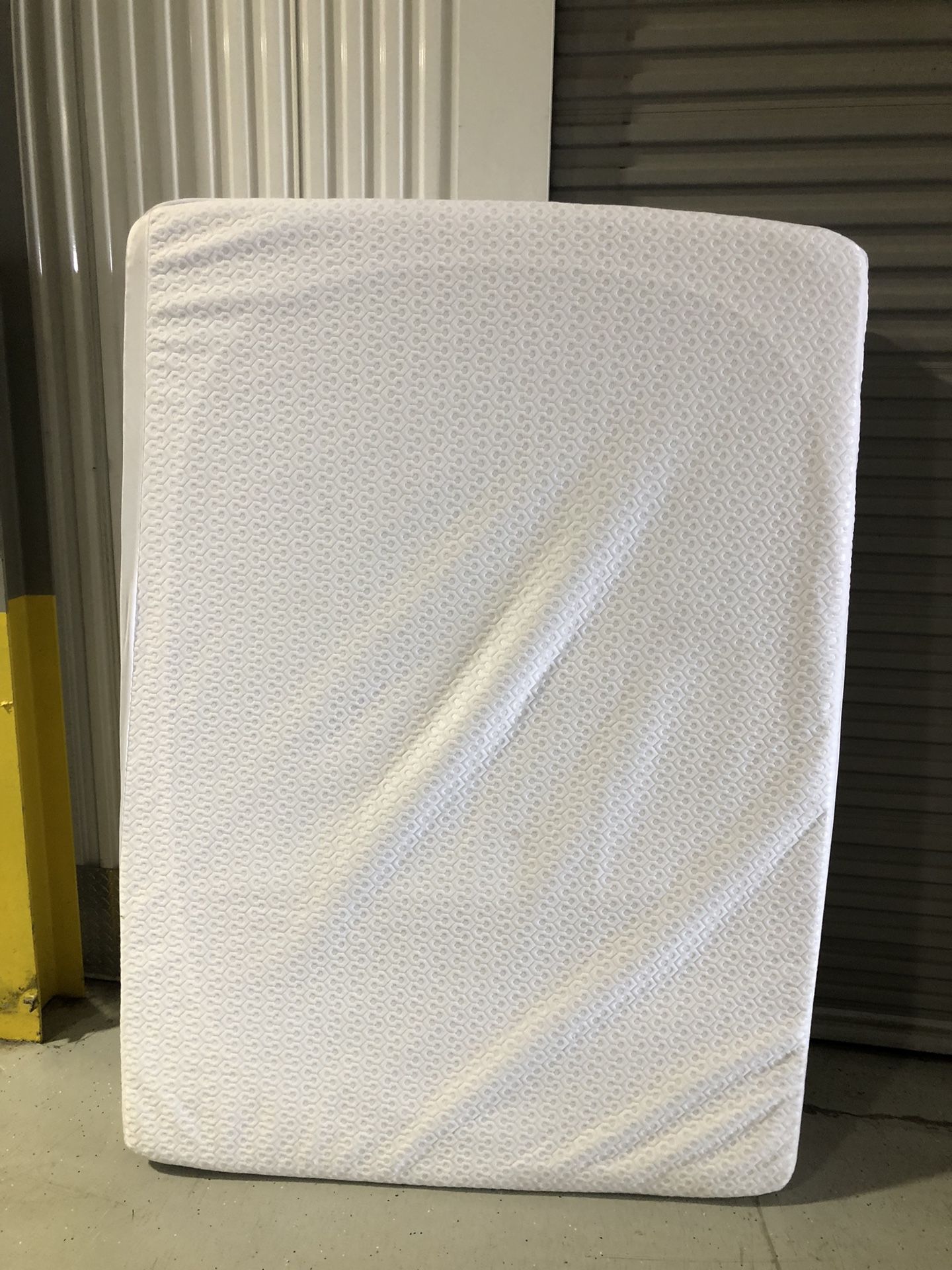 Full Size Mattress w/Foundation and Bench