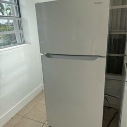 Refrigeradora/ Fridge