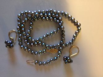 Freshwater pearl Necklace/earring Set