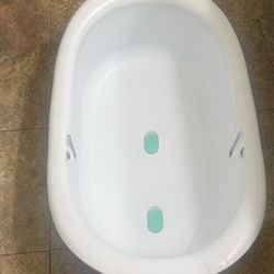 Frida bathtub