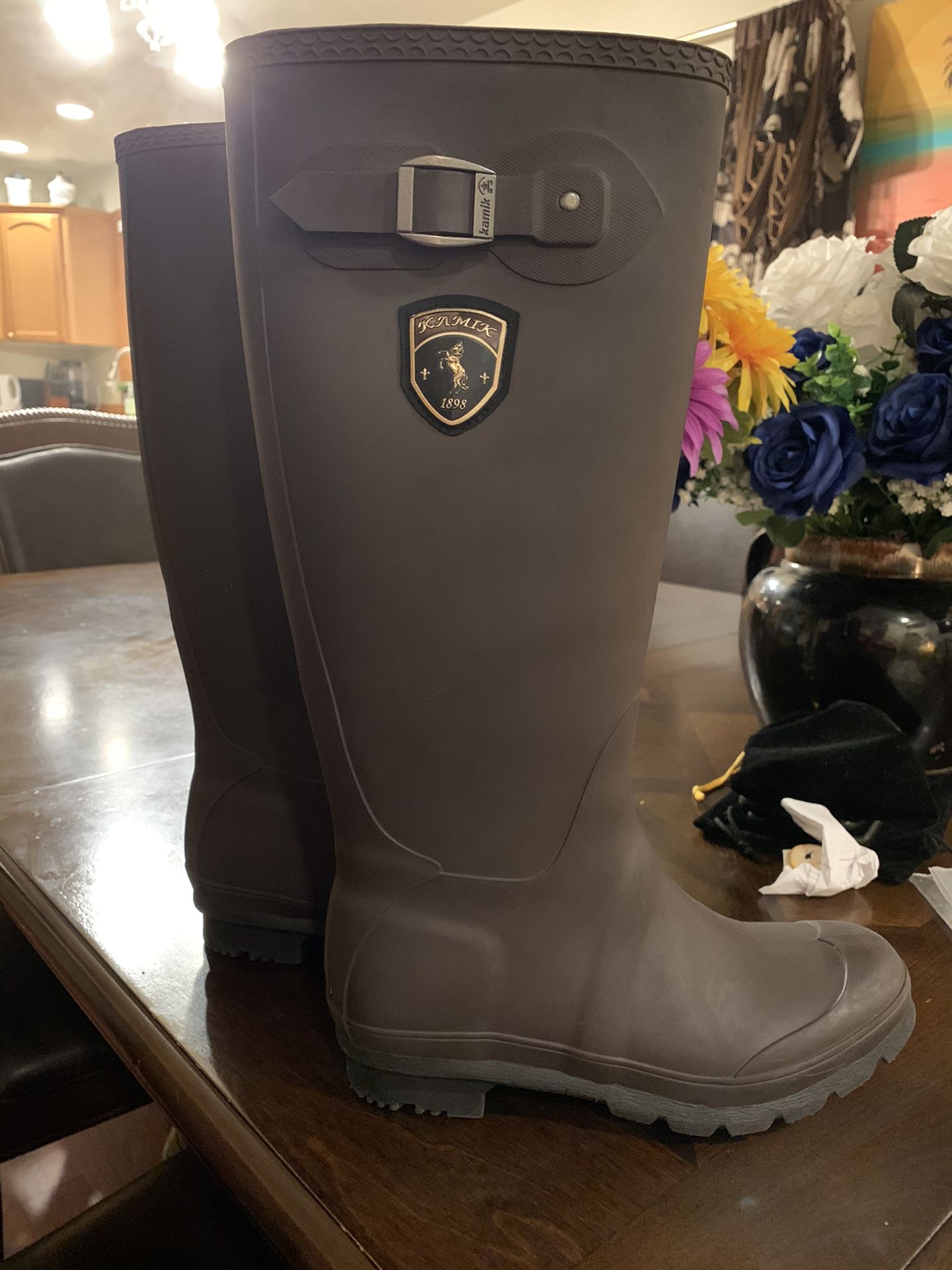 Kamic rain boots size 7