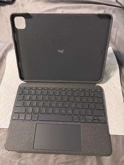 Logitech Combo Touch Keyboard & Cover for iPad Pro 11” (M4 & M5)