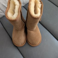 UGGs - Kid Size 6