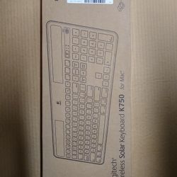Logitech Wireless Solar Keyboard K750
