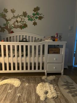Sorelle Berkley 4-In-1 Crib + Changing Table + Full Conversion Kit — White — $150