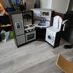 Kid kraft Play Kitchen 
