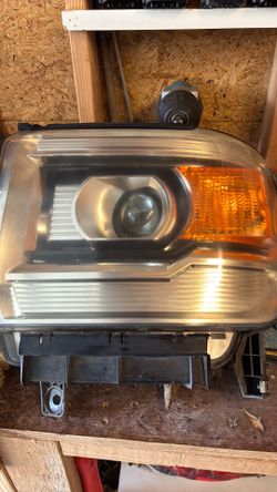 Faros de GMC 2015