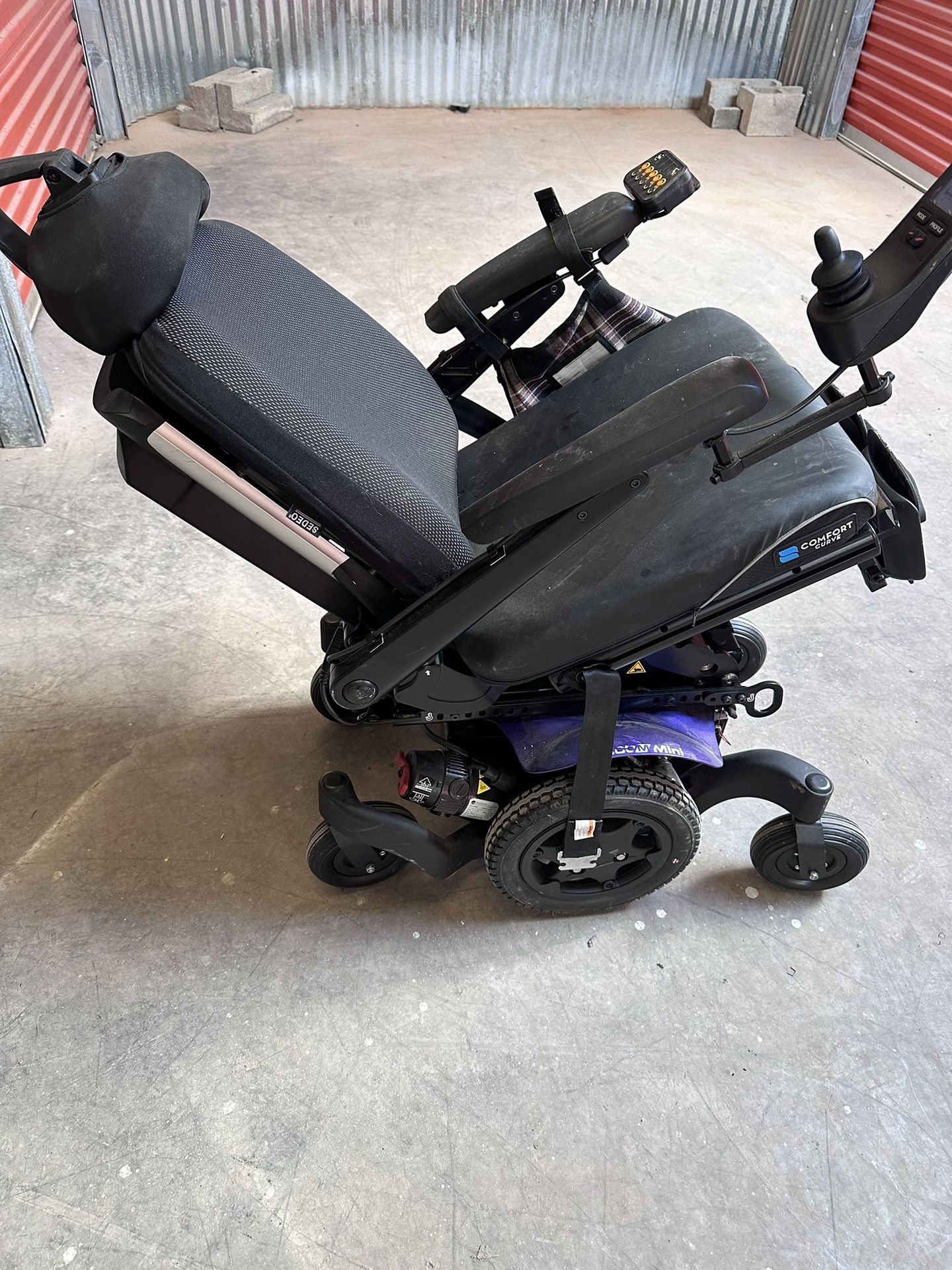 (like new) Quickie Wheelchair