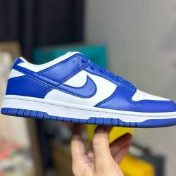 Dunk low-top retro version "Kentucky" white t-shirt with royal blue sneakers